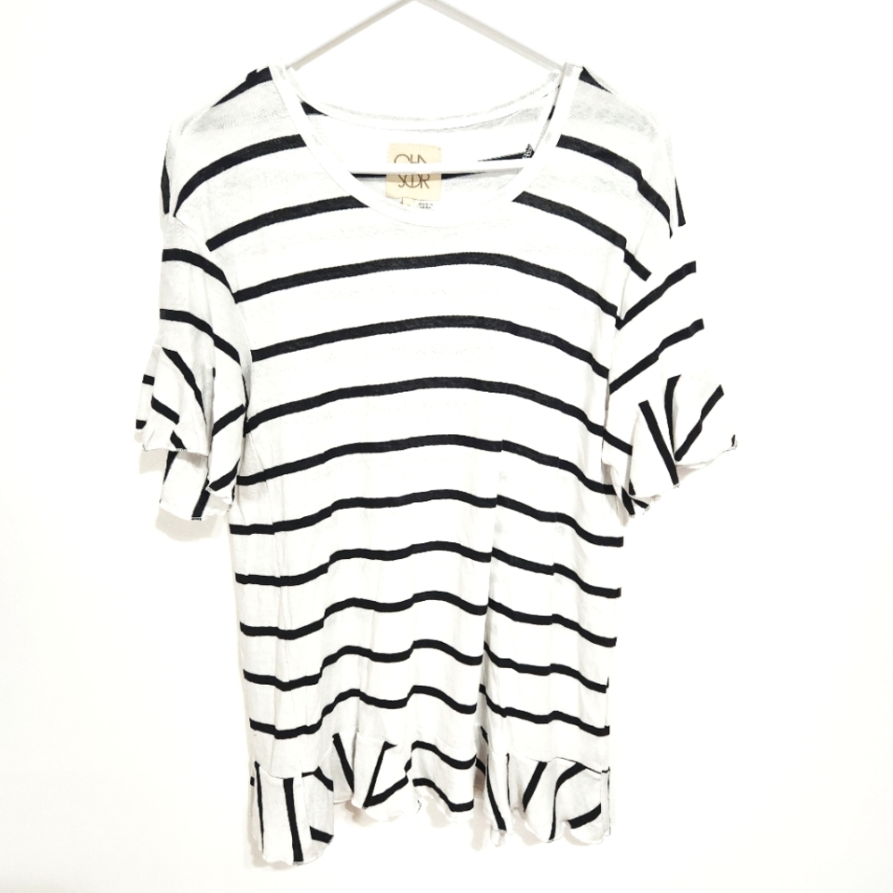 Chaser | Striped Split Back Top White Black Small